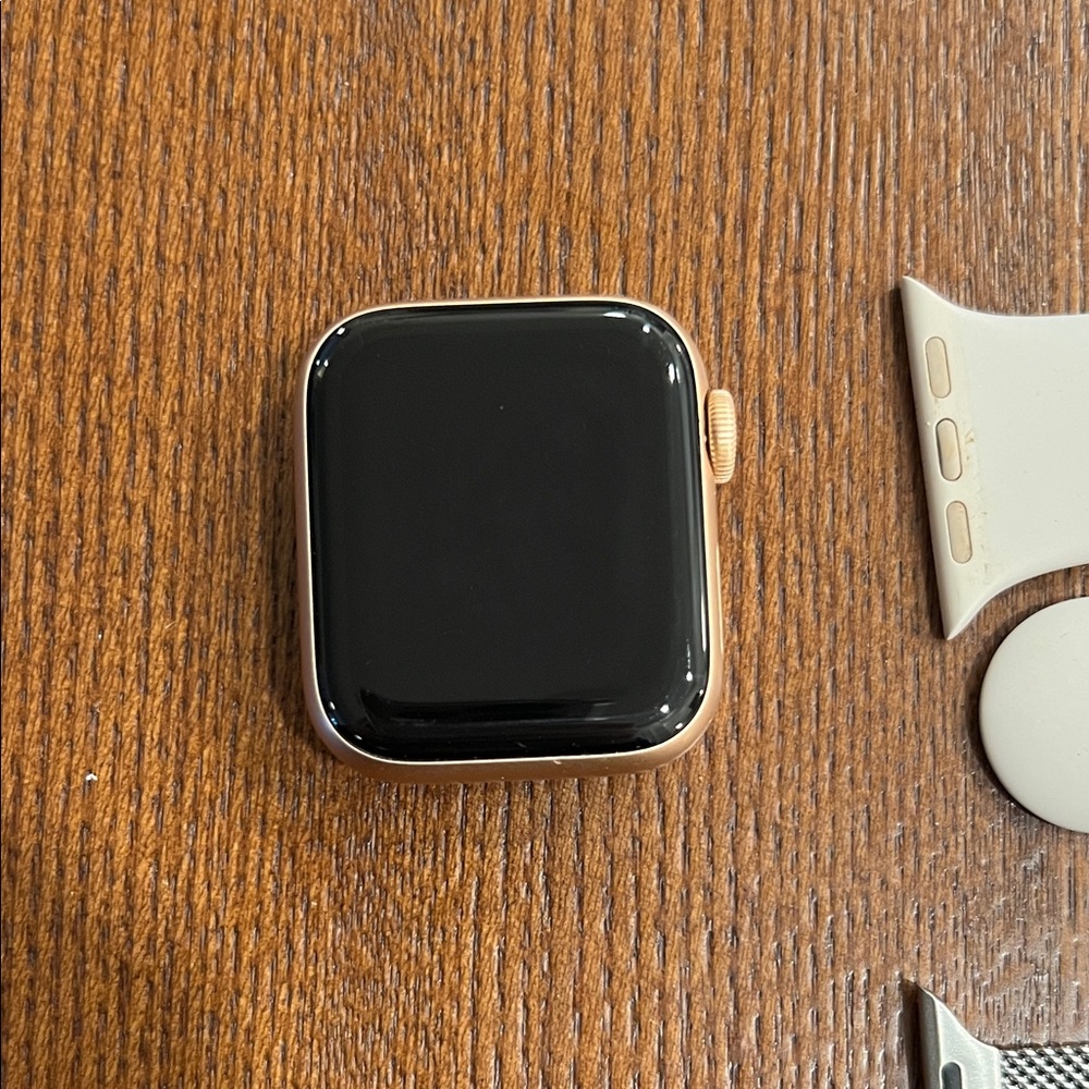 Apple Watch Series 5 GPS, 40 mm Gold Aluminum Case with Stone Sport Band